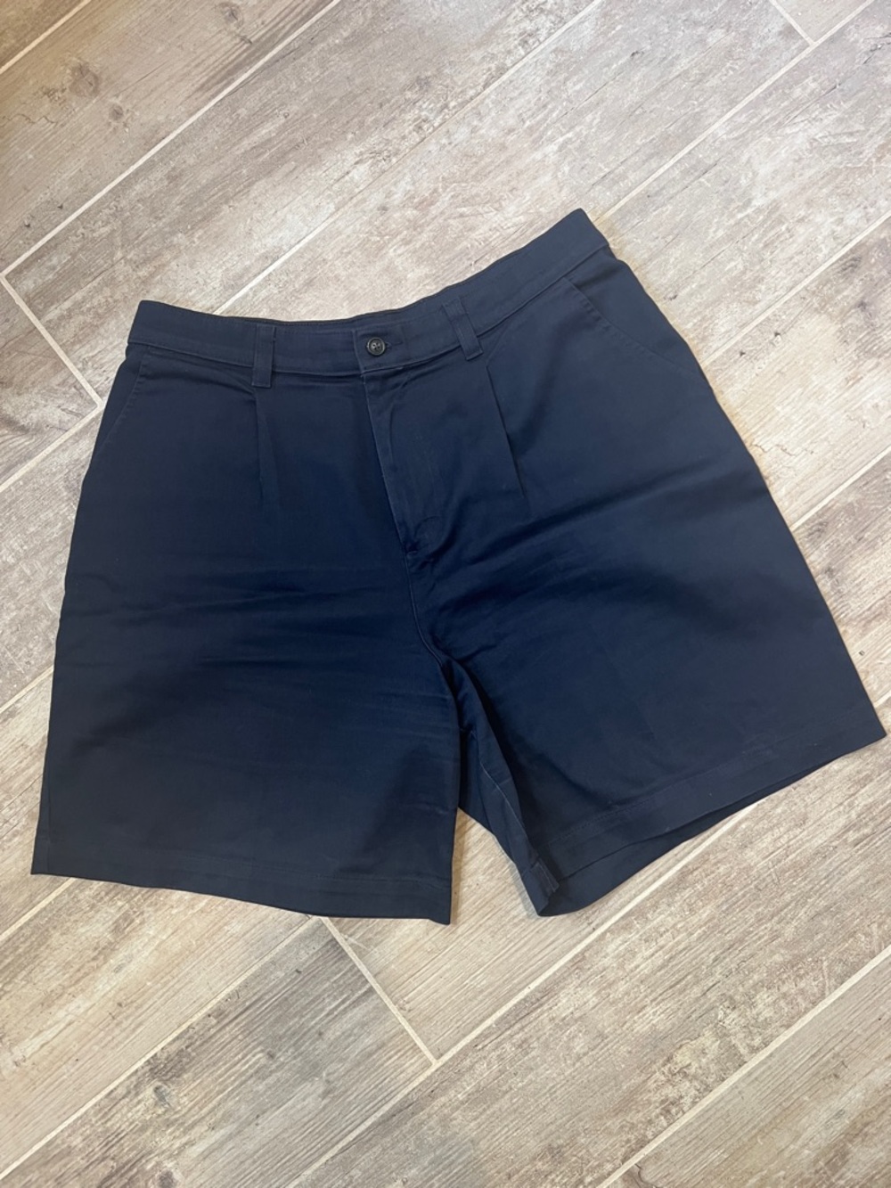 Lee Women’s Navy Flat-Front Bermuda Shorts size 14